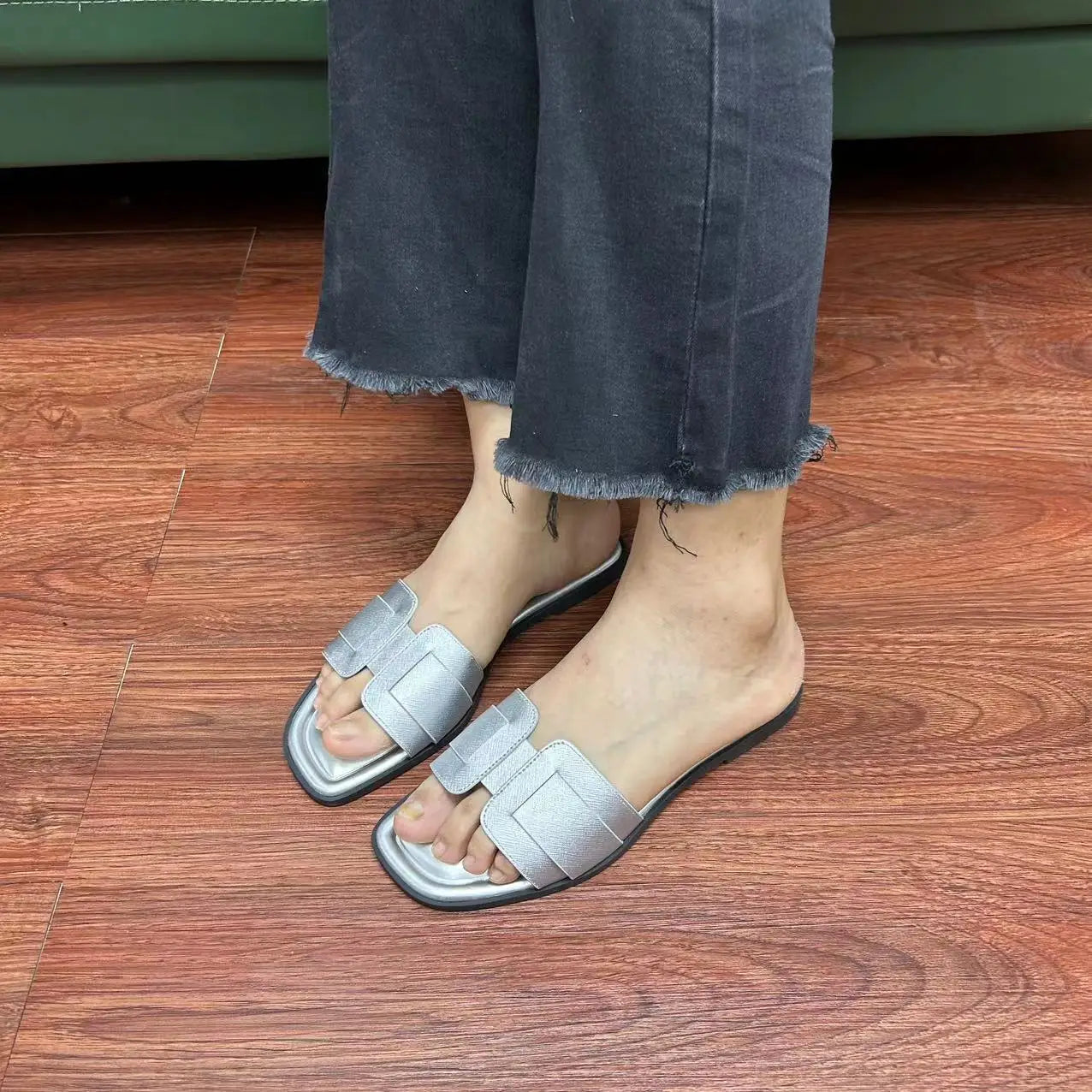 Women’s Casual Leather Flat Slippers